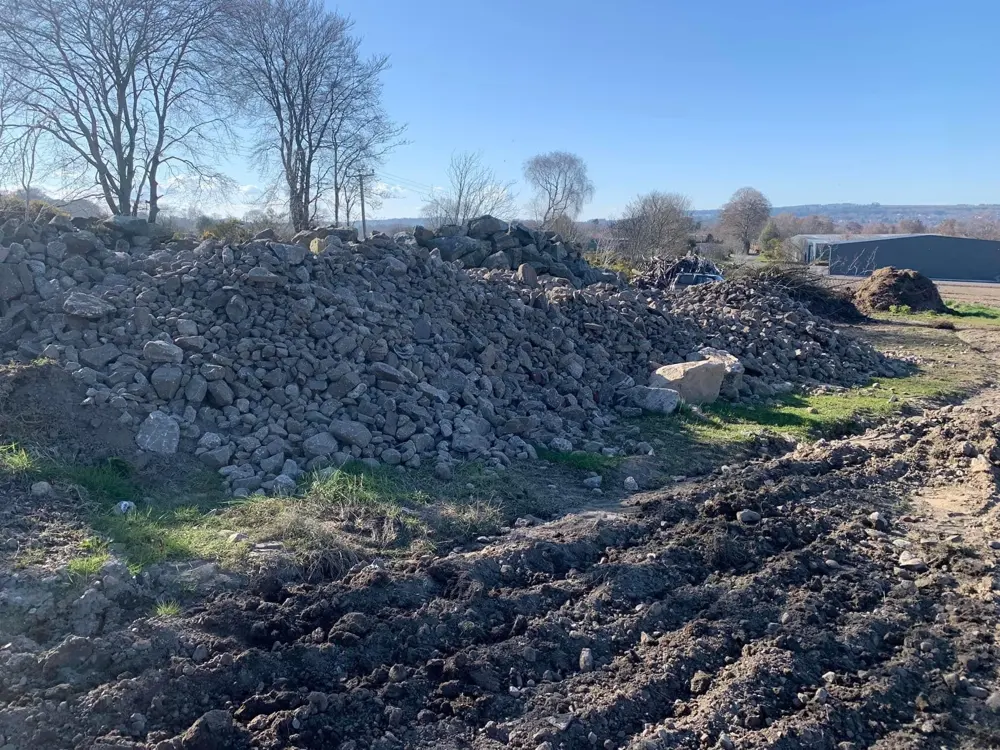 Agricultural services / stone raking, photo