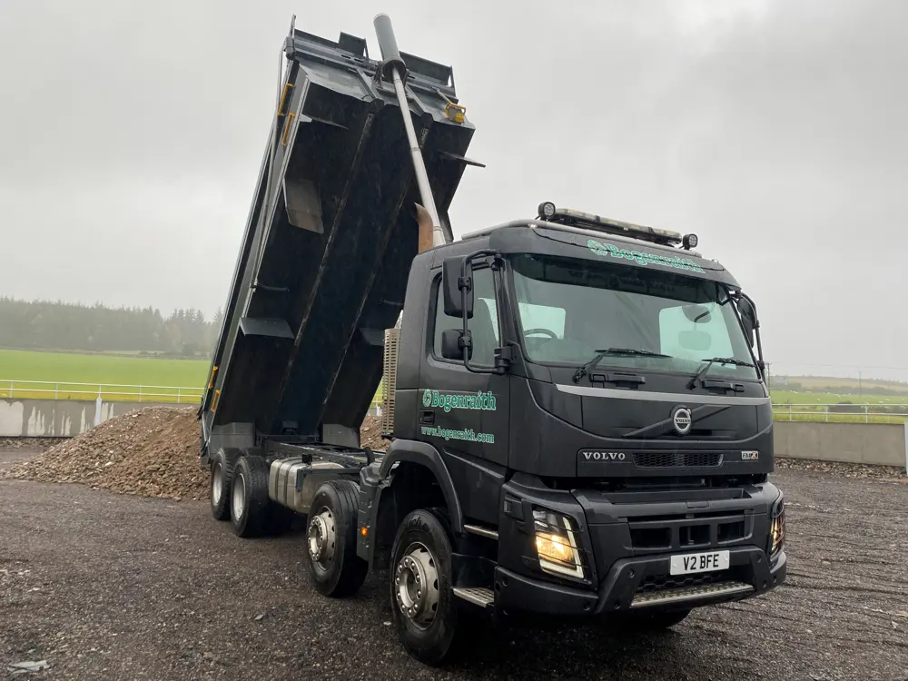 8 wheeler tipper, photo